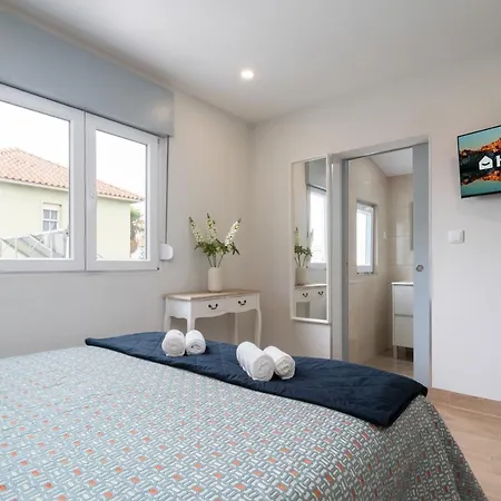 Holiday home Charming Bright House W/ Garden