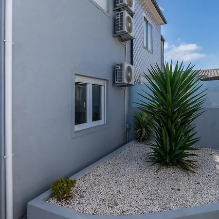 Holiday home Charming Bright House W/ Garden Porto