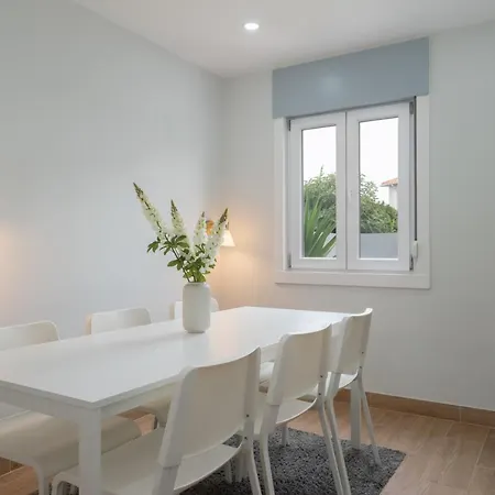 Holiday home Charming Bright House W/ Garden *