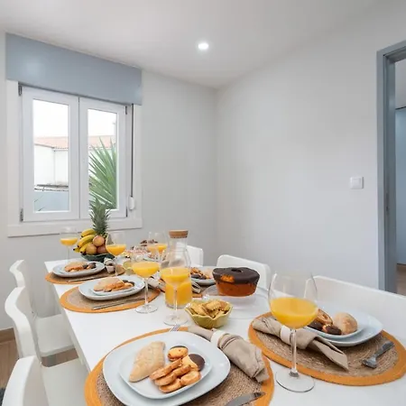 Charming Bright House W/ Garden Holiday home